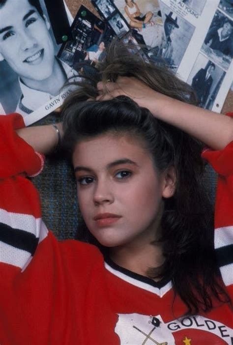 alyssa milano young|30 Fascinating Photos of a Young and Beautiful。